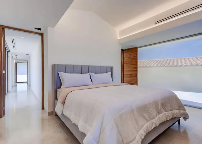 Villa Stunning With Private Pool, Jacuzzi And Ocean View